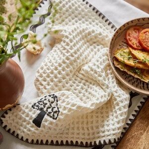 🎉🎉HOST PICK🎉😊Urban Outfitters Critter Waffle Tea Towel, Cream, NWT